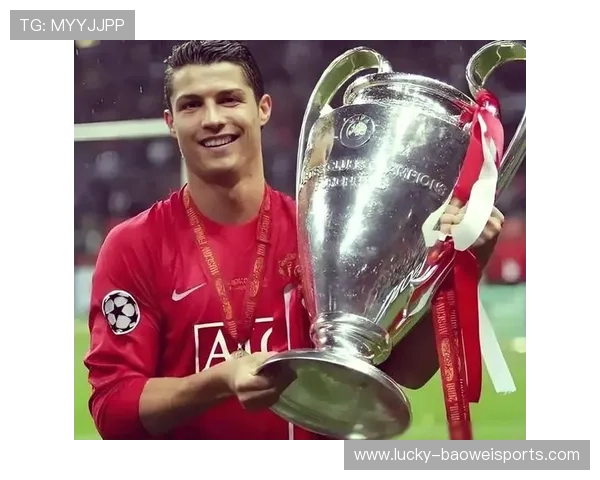 足球界的十二号球星是谁 他在球场上的传奇表现影响深远