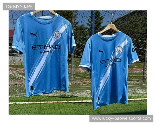 高清足球明星球衣设计图展示全方位细节与特色风格分析